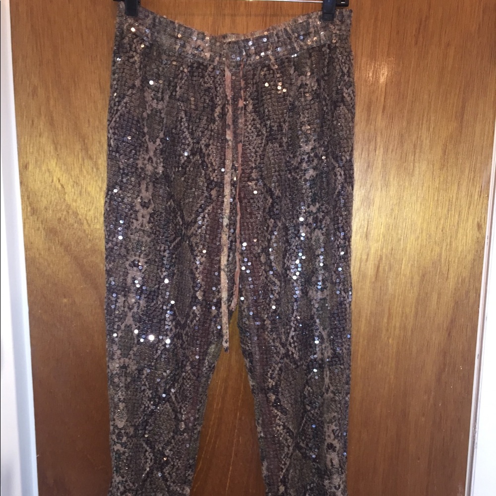 Snake print Sequin Capri pant